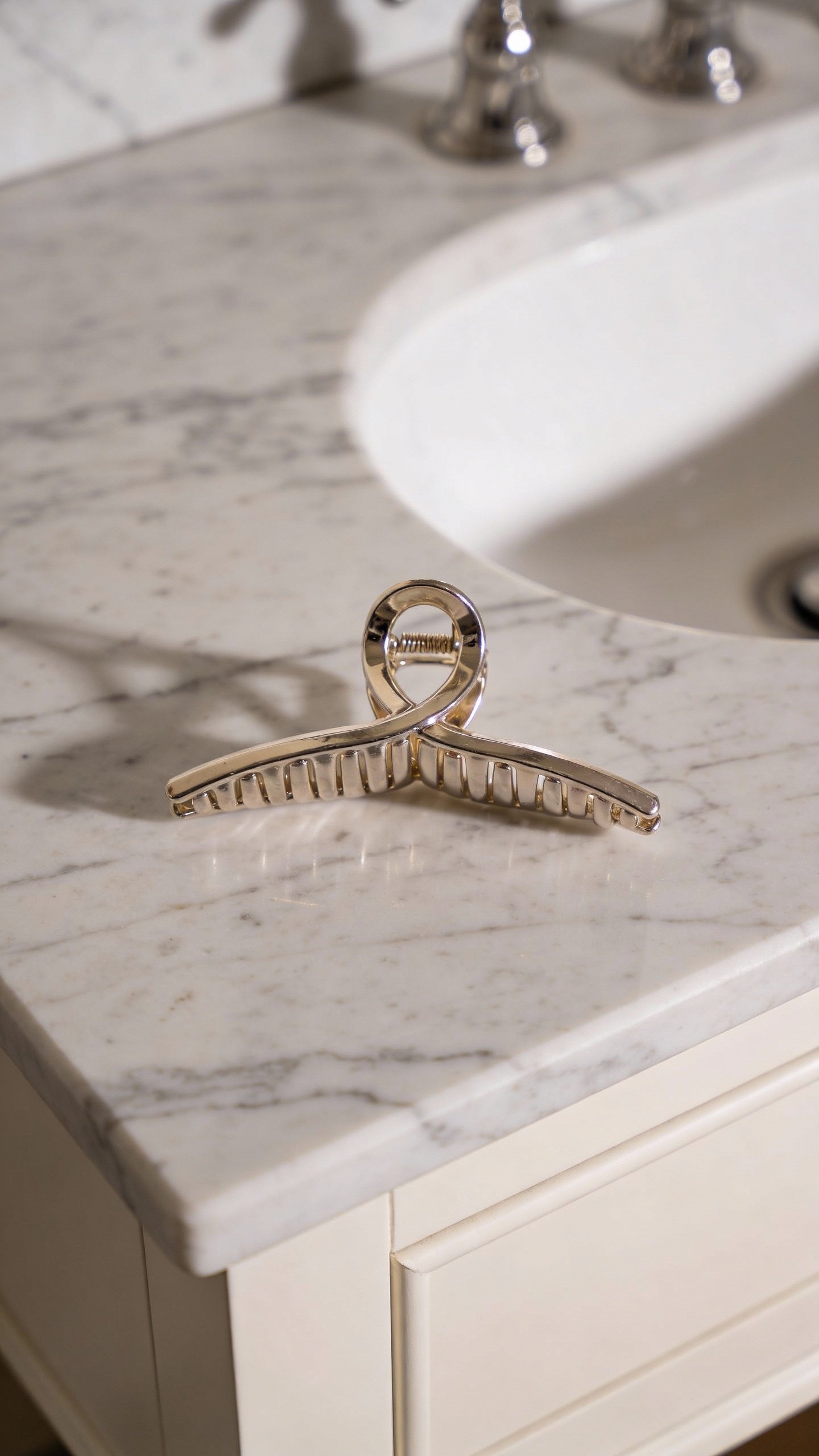single claw clip on marble vanity, soft studio light